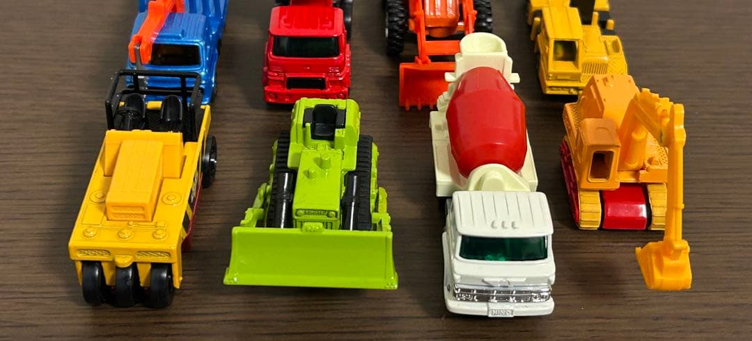 トミカ ギフトセット デラックス建設車セット 工事標識付