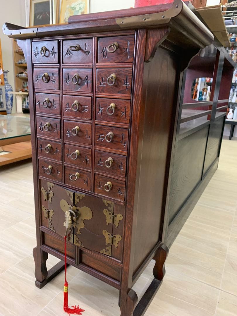 李朝家具 魚錠前付き 彫文字 ヤクジャン 薬箪笥 韓国朝鮮 16引き出し