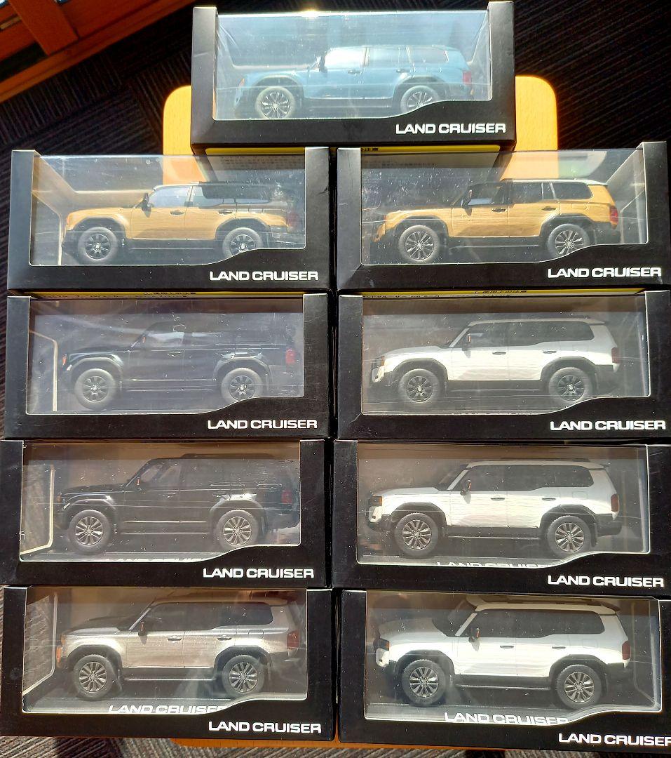 ランクル250 1/30クリアケース入ミニカー9台セット