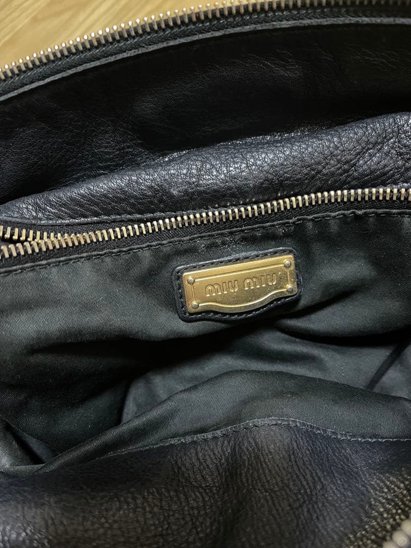 MIU MIU ブラックレザー ハンドバッグ　ゴールド