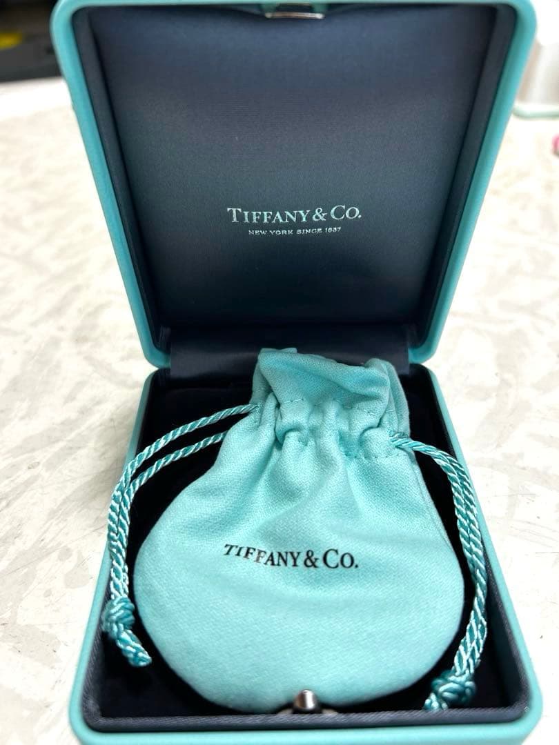 【AIRI】ティファニー　Tワンフープピアス　イエローゴールド