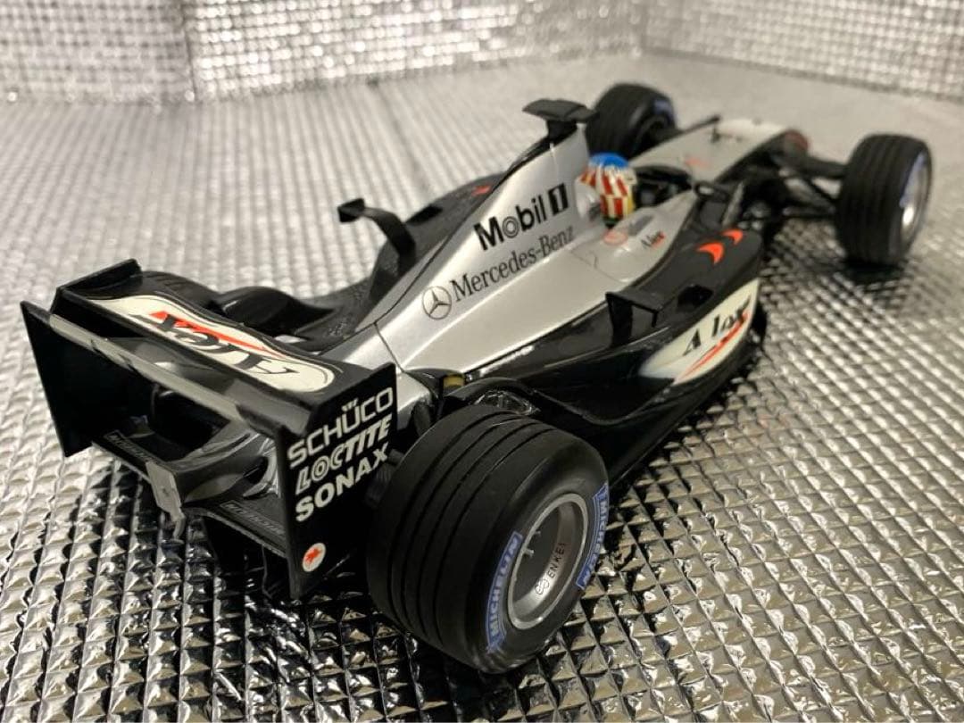 【ミニチャンプス　マクラーレン　メルセデス　MP4-18 2003年1/18】