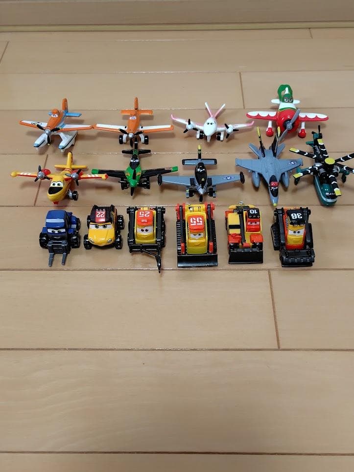 【レア・美品・送料無料】カーズ トミカ Planes １５個セット　バラ売り不可