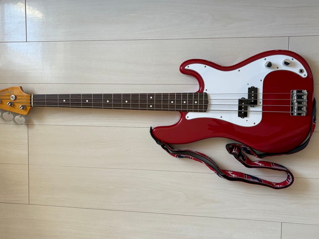 Fender P-Bass レッド