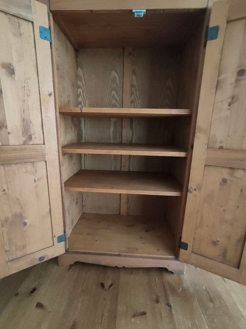 きょんきょんです　　送料込み　無垢パイン キャビネット アンティーク