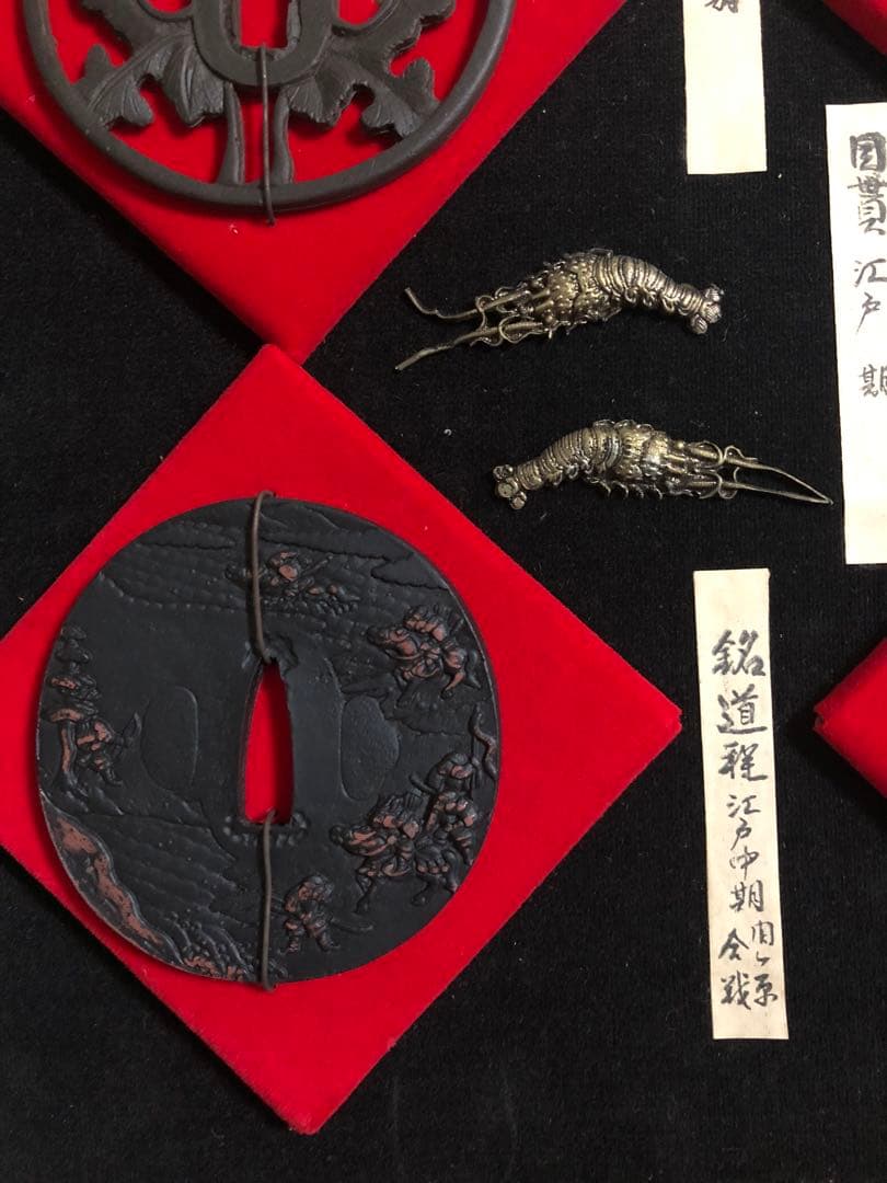 刀の鍔と目貫　JP sword Tsuba and Menuki.