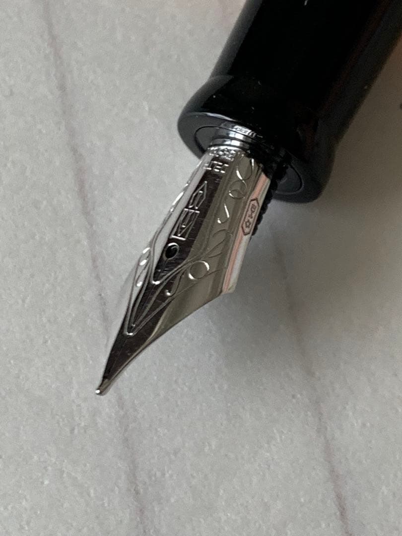 Delta（デルタ） 限定 シルバー 万年筆 18K