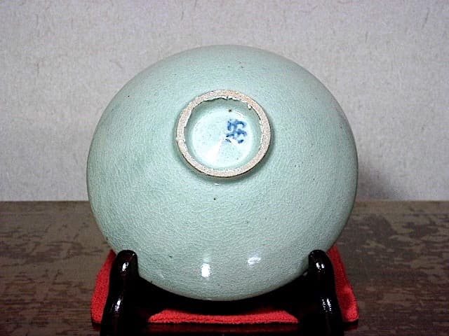 高麗　安 東五 作　雲鶴青磁　茶碗　無傷　箱無　保証。