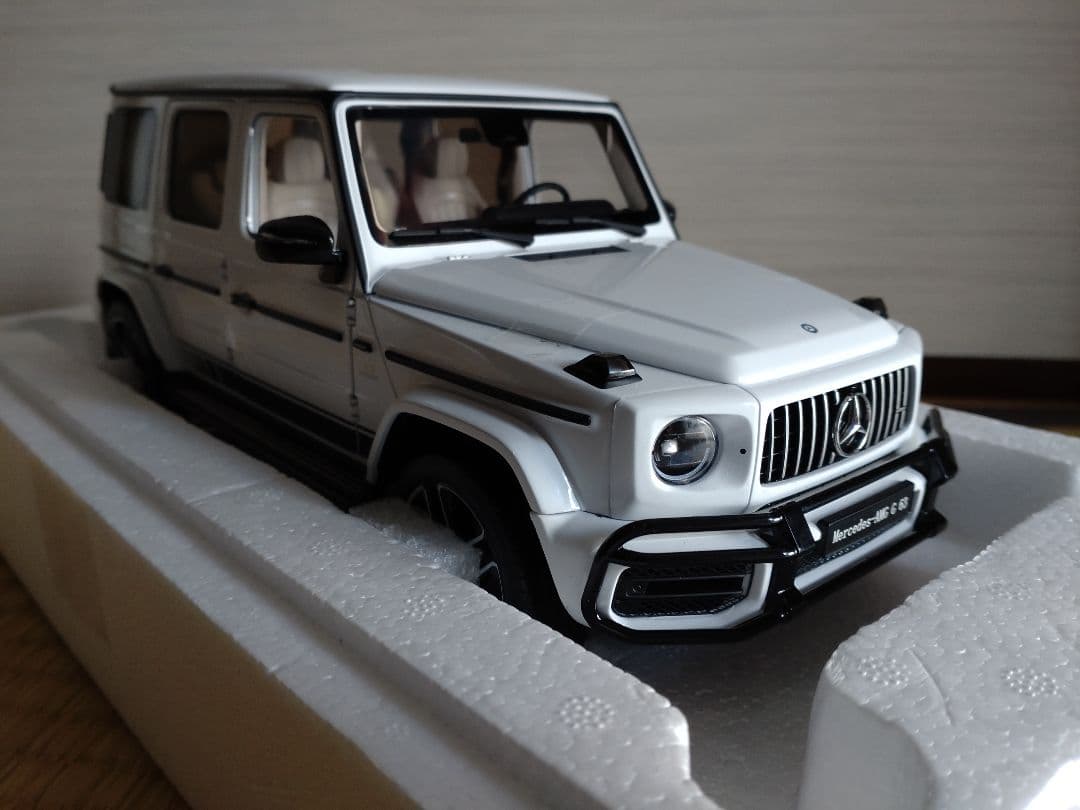 ミニカー Almost Real G63 AMG 1/18