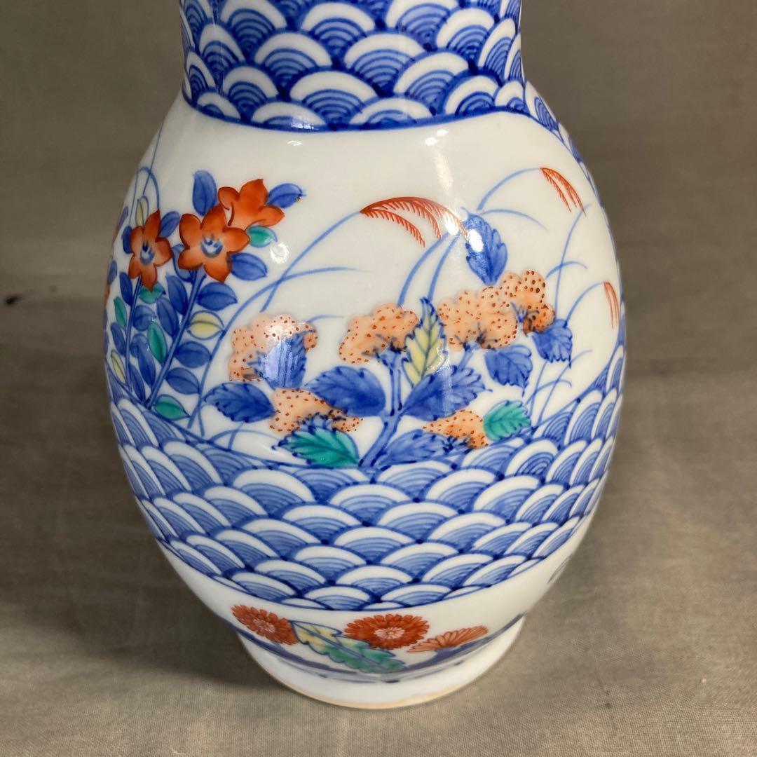 【市川光春】色鍋島の伝統　鍋島藩窯　御庭窯　市川光春作　波地紋花絵　花瓶