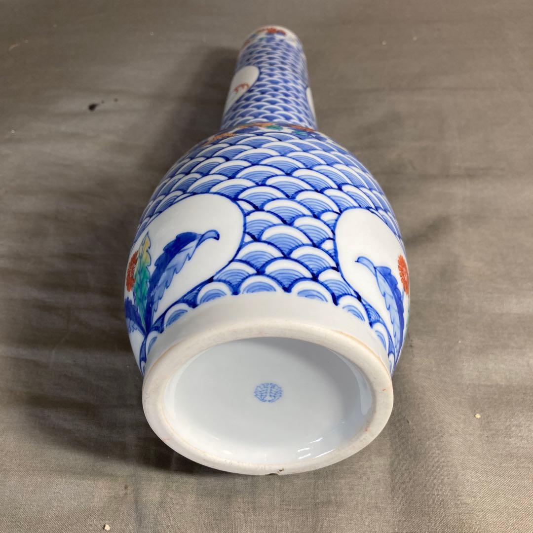 【市川光春】色鍋島の伝統　鍋島藩窯　御庭窯　市川光春作　波地紋花絵　花瓶