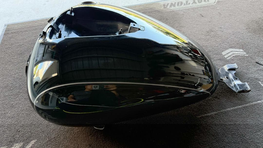 ドラッグスター1100　ガソリンタンク　凹みなし