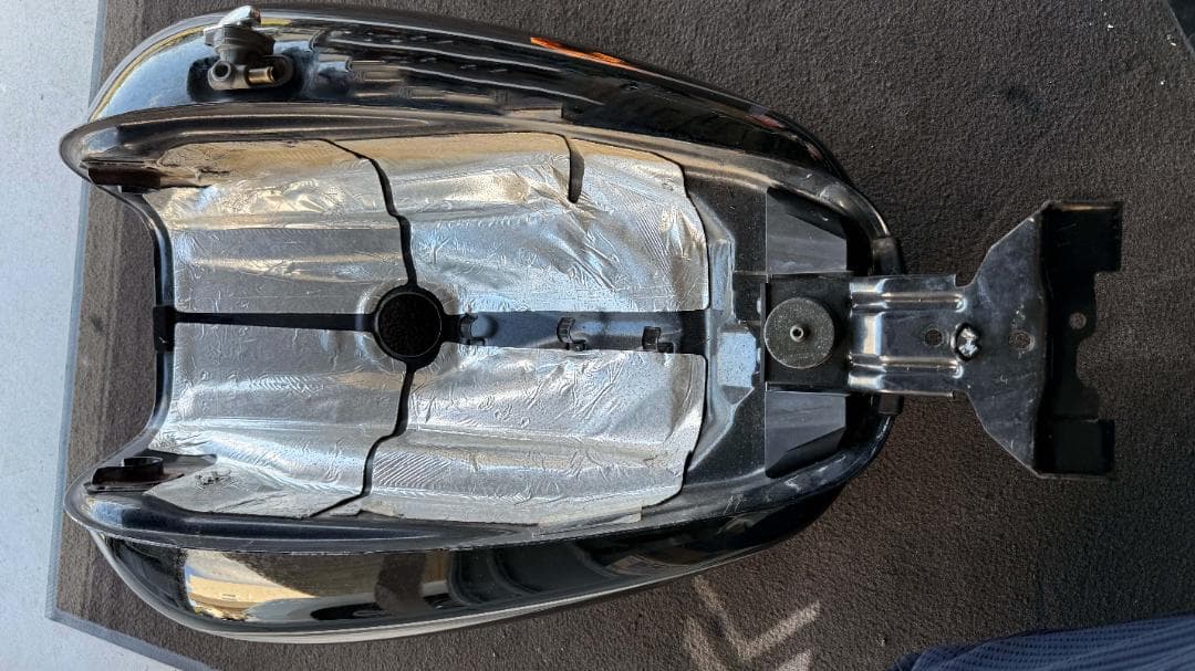 ドラッグスター1100　ガソリンタンク　凹みなし