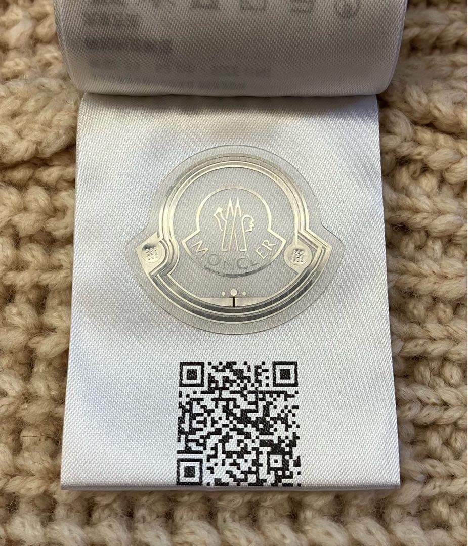 【新品同様　モンクレールコード認証済】モンクレール　カシミヤ混ビーニー　ニット帽