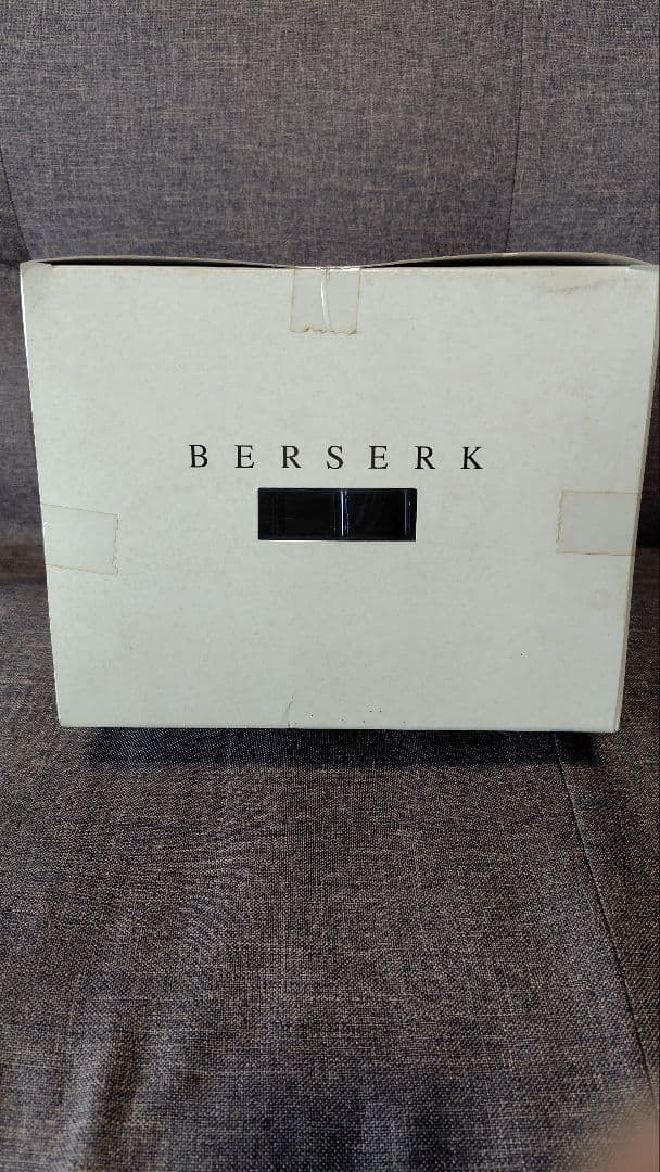 ベルセルク　ガッツ(鷹の団)　フィギュア　赤マント 血しぶき限定