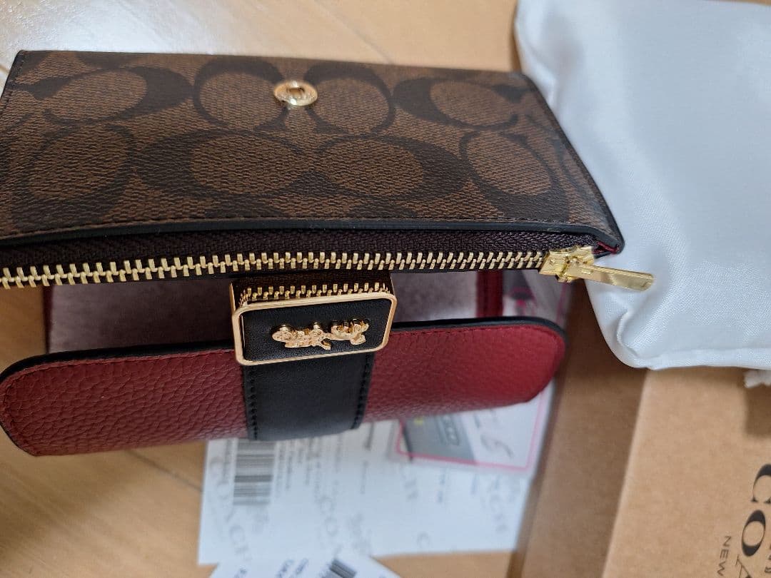 新品未使用　COACH 　折り財布