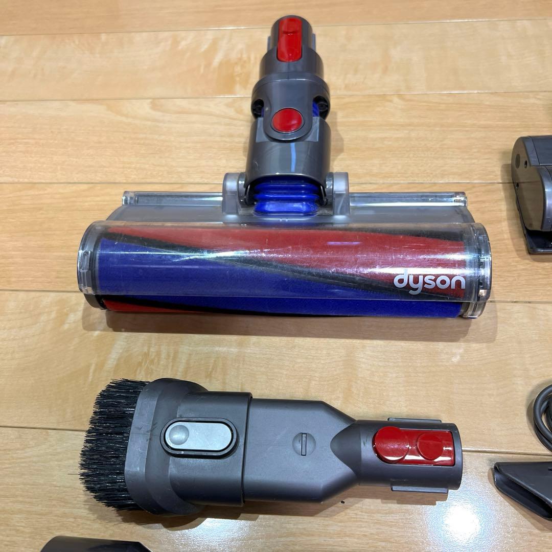 ゴ*ン様 ジャンク品　dyson v7 SV11コードレス掃除機　付属品付き