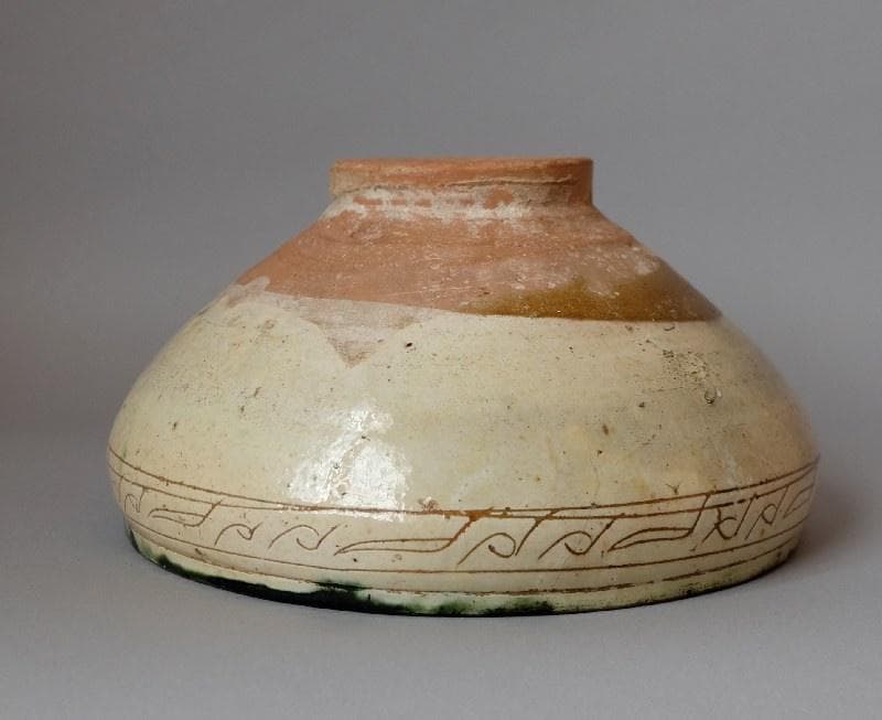 ☆☆☆イスラム陶☆二彩・線刻の花文の鉢