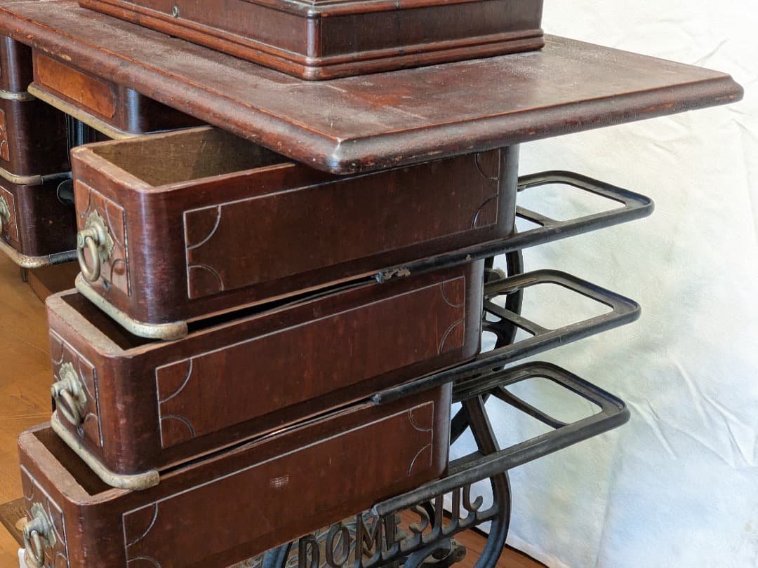 足踏みミシン　レトロ　希少な引出し6個タイプ　星のマーク