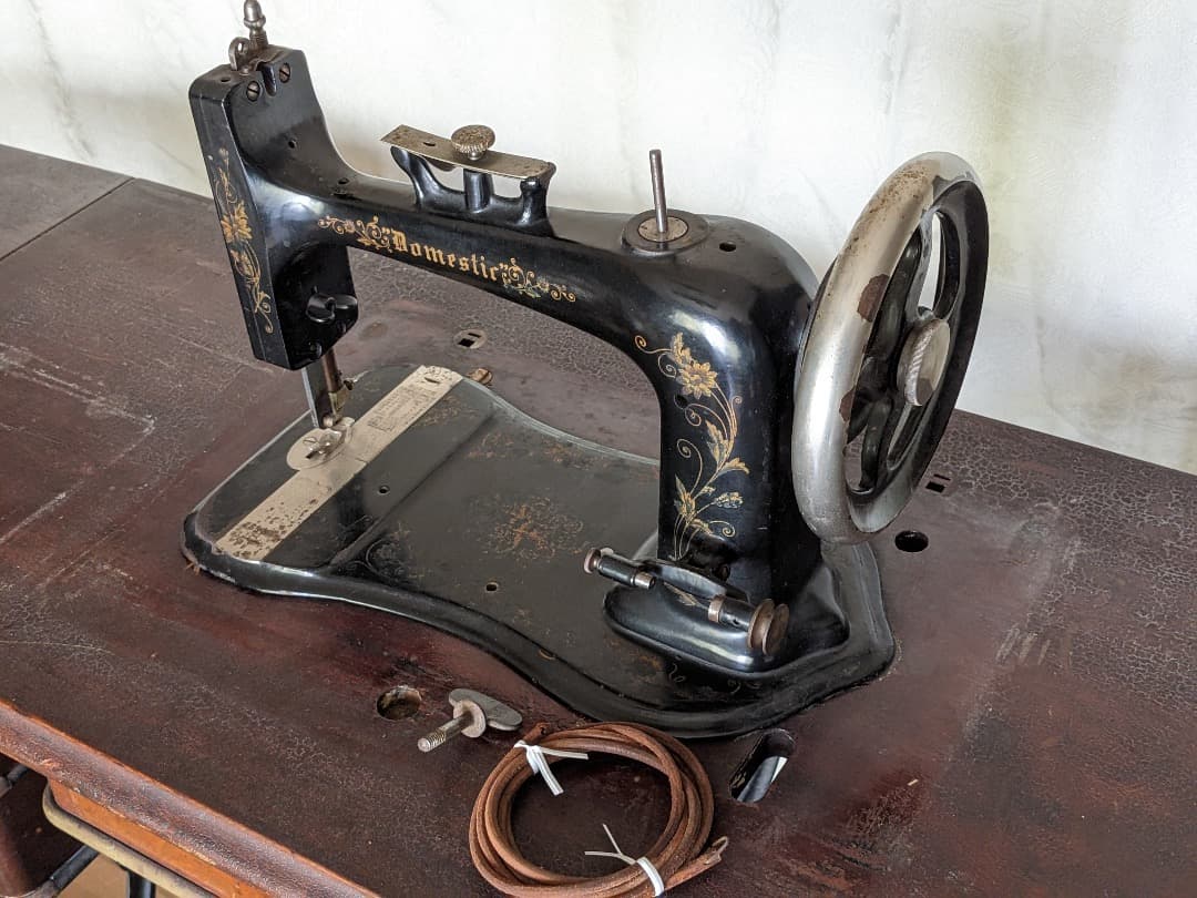 足踏みミシン　レトロ　希少な引出し6個タイプ　星のマーク