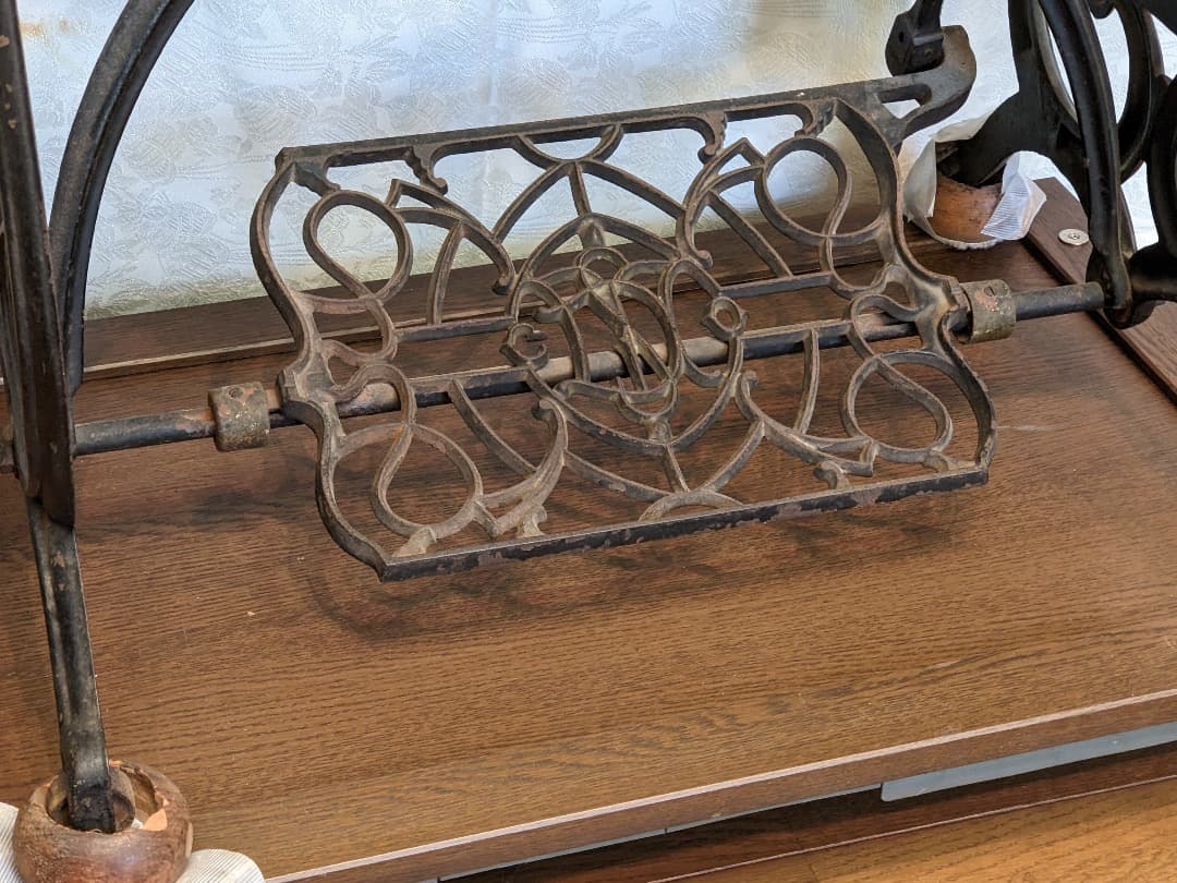 足踏みミシン　レトロ　希少な引出し6個タイプ　星のマーク