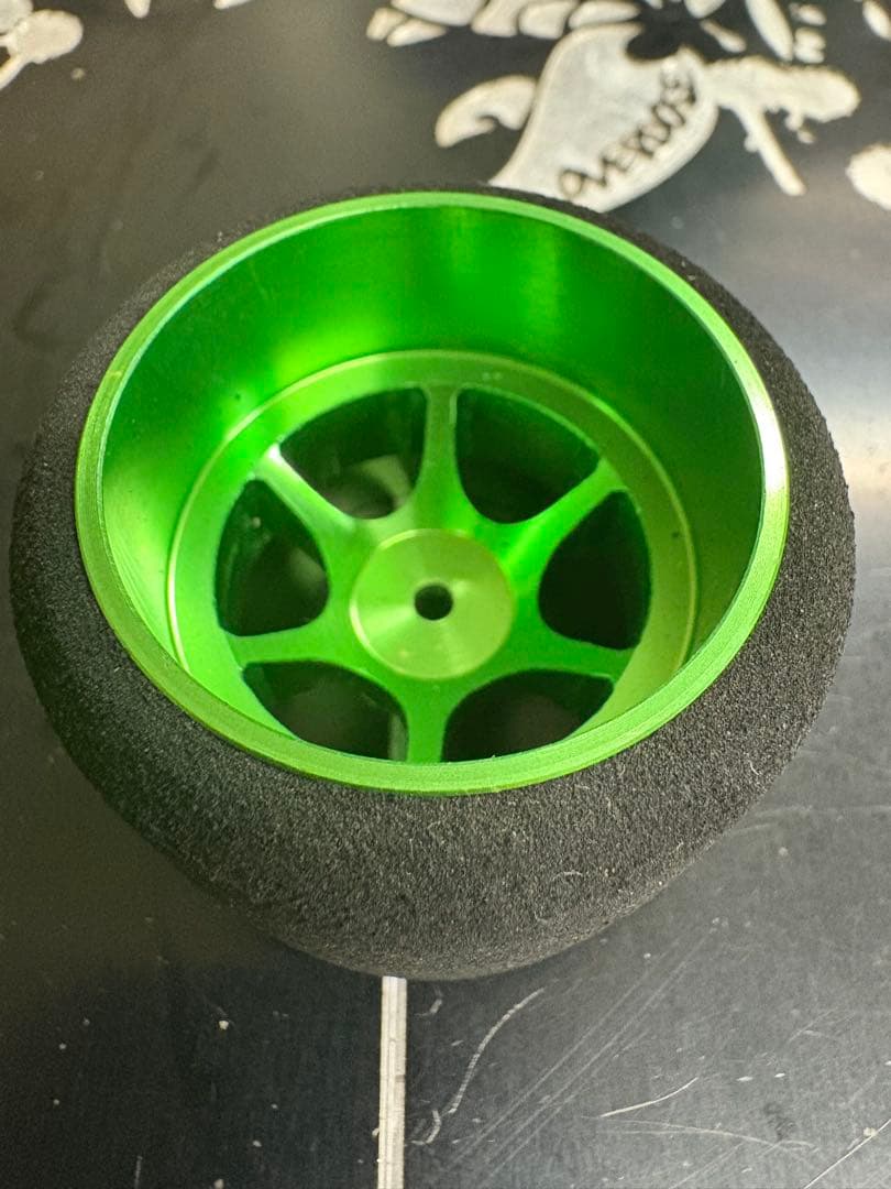 テールスライダー ライムグリーンアルミホイール