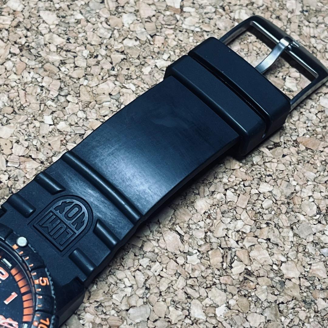 LUMINOXシリーズ0320／オレンジ カーボンケース