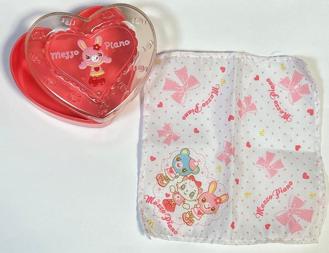 メゾピアノ ハート型小物入れとミニハンカチ