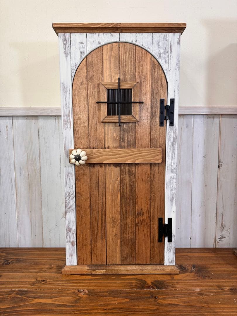 【1点のみ】アンティークの扉のようなキャビネット　試作デザインのためお値引き