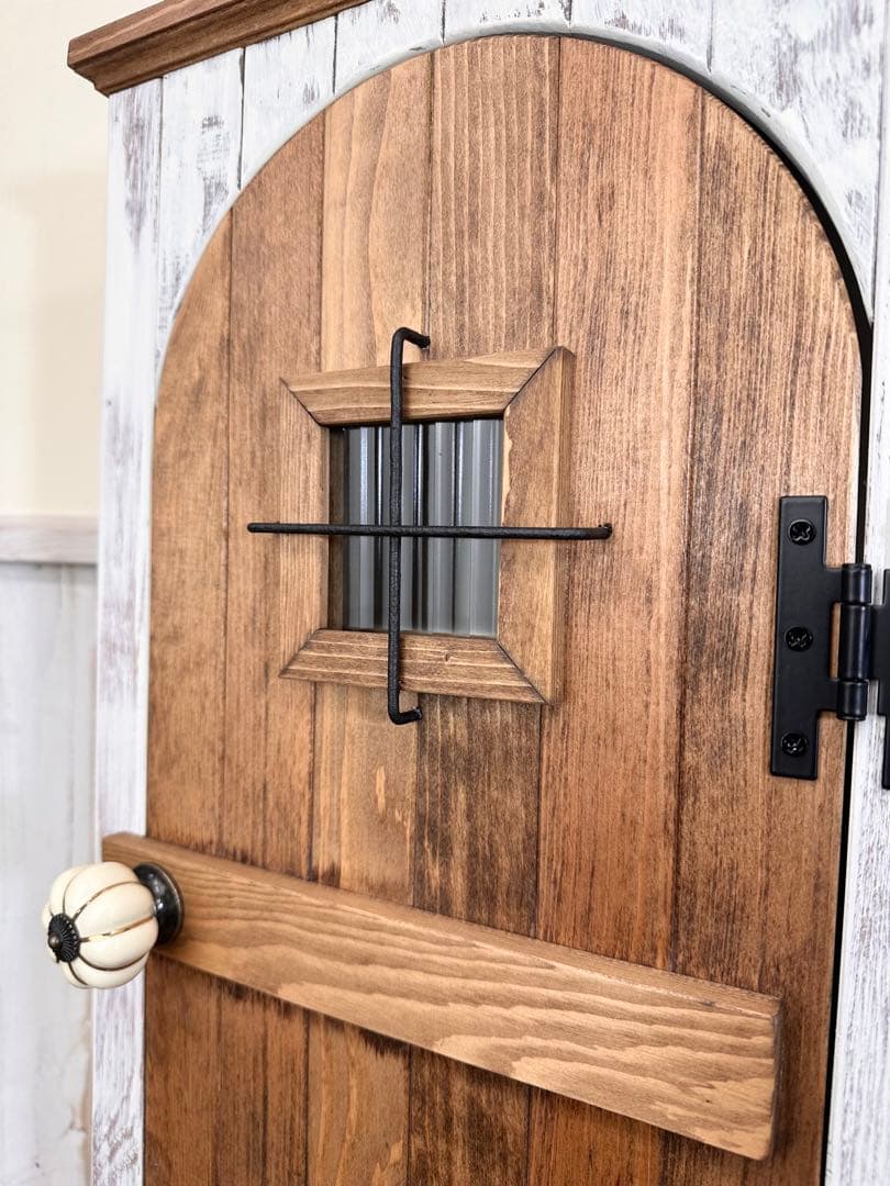 【1点のみ】アンティークの扉のようなキャビネット　試作デザインのためお値引き