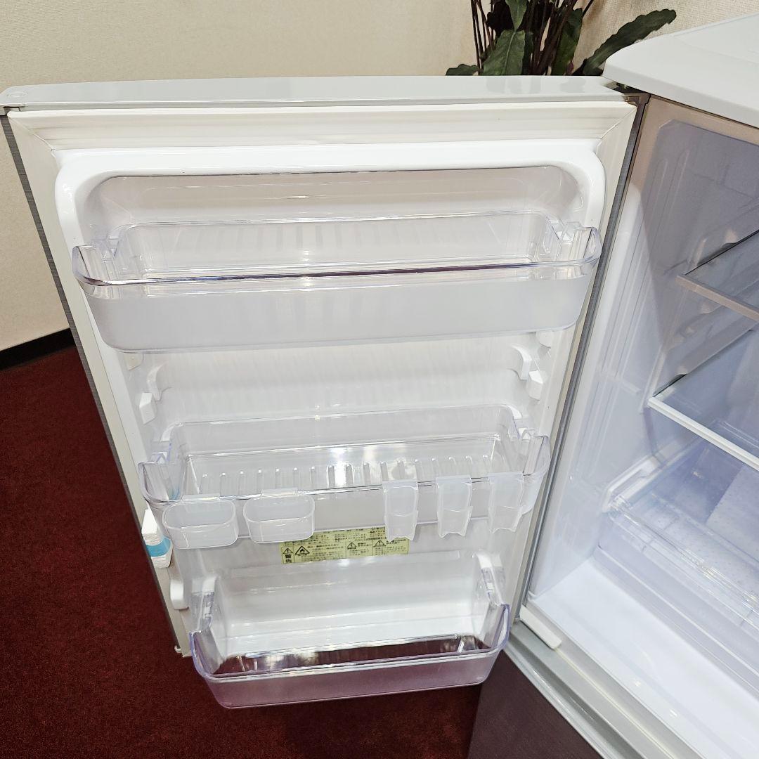 ホワイト冷凍庫 透明棚付き