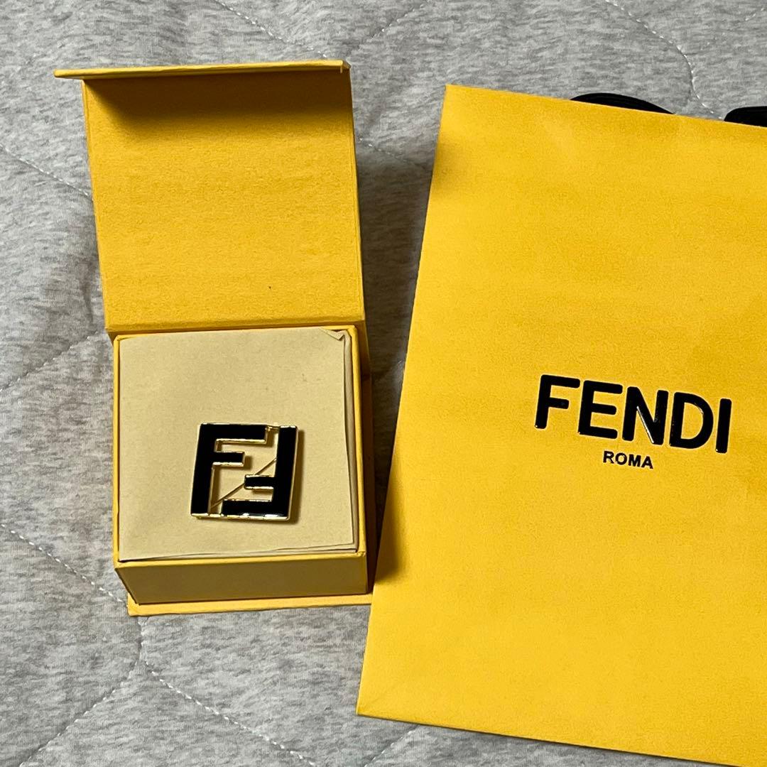 FENDI　ブローチ