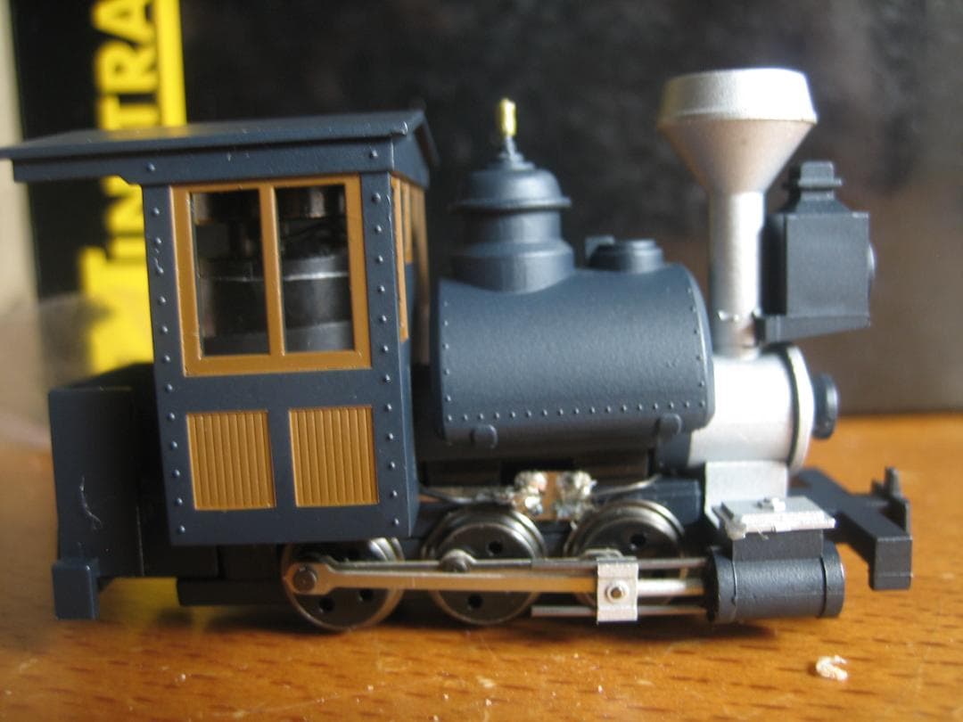 HOナロー／C型ポーターサドルタンク／0-6-0／大型前照灯点灯／ミニトレインズ