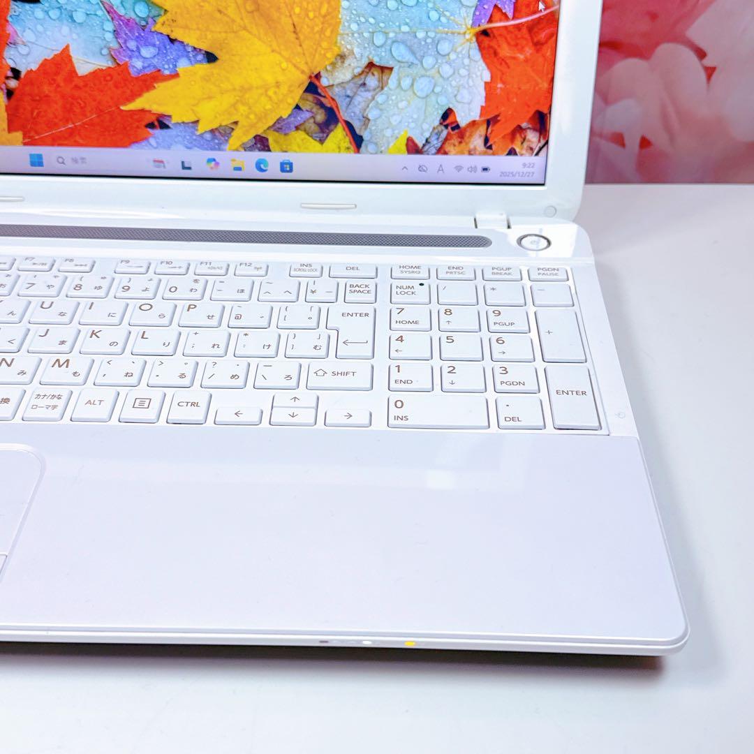 新品SSDで爆速✨windows11 ノートパソコン✨オフィス カメラ 白 薄型
