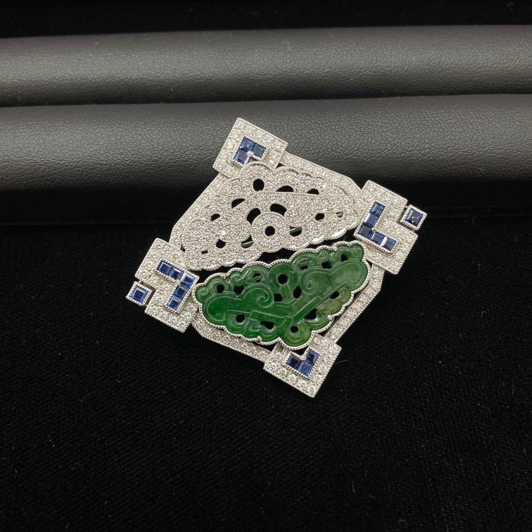 coco！Pt950素材QUEEN ヒスイとダイヤモンドのデザインブローチ