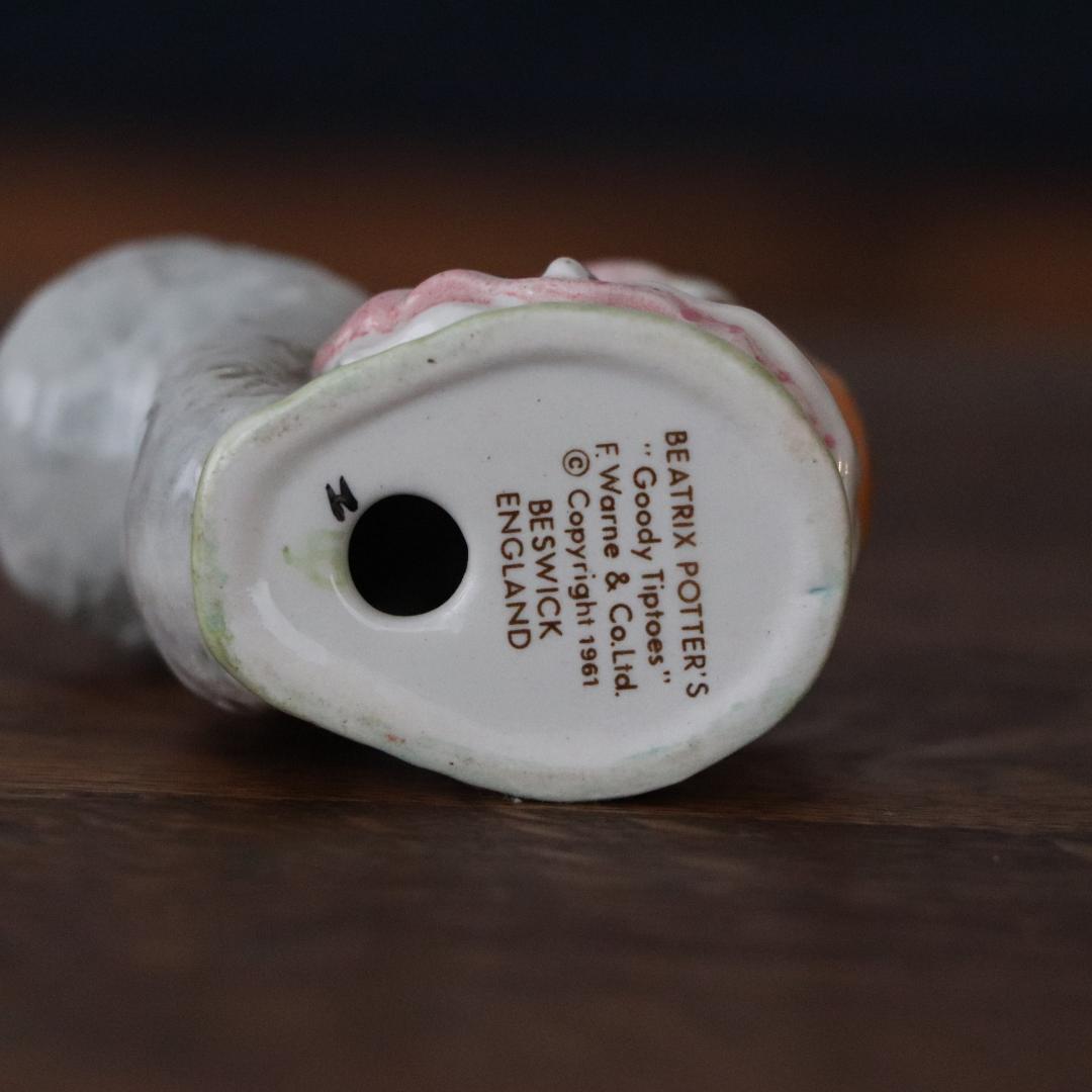 BESWICK ENGLAND Goody Tiptoes 陶器オブジェ