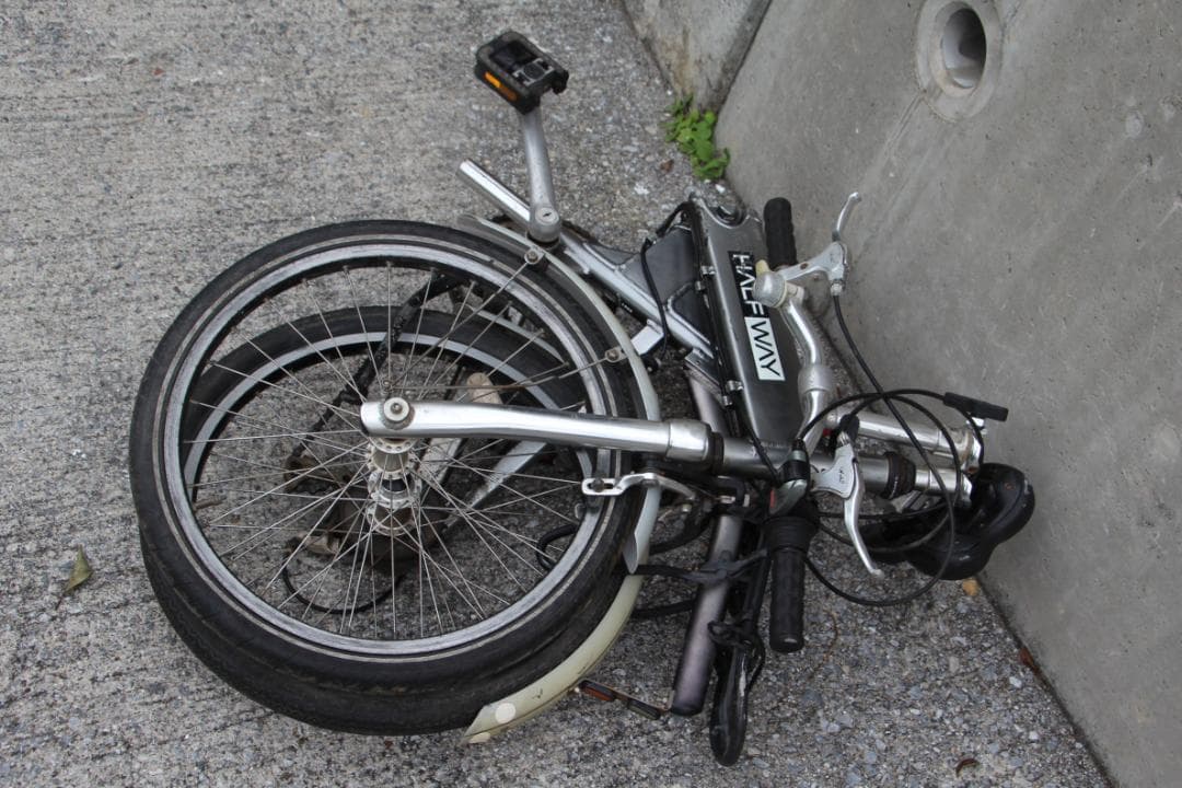 引き取り限定♪人気のGIANT♪HALF WAY♪目立つ片持ち式前後ホイール♪