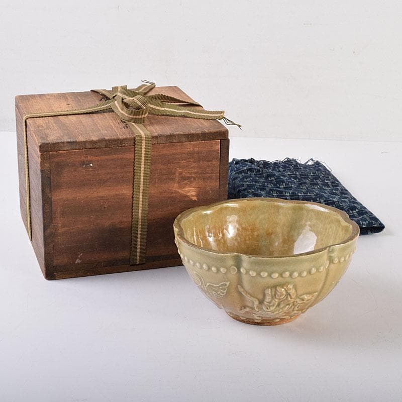 中国　唐　越州窯　青磁　葵花形貼花　茶碗　輪花碗　時代箱　V　R7780