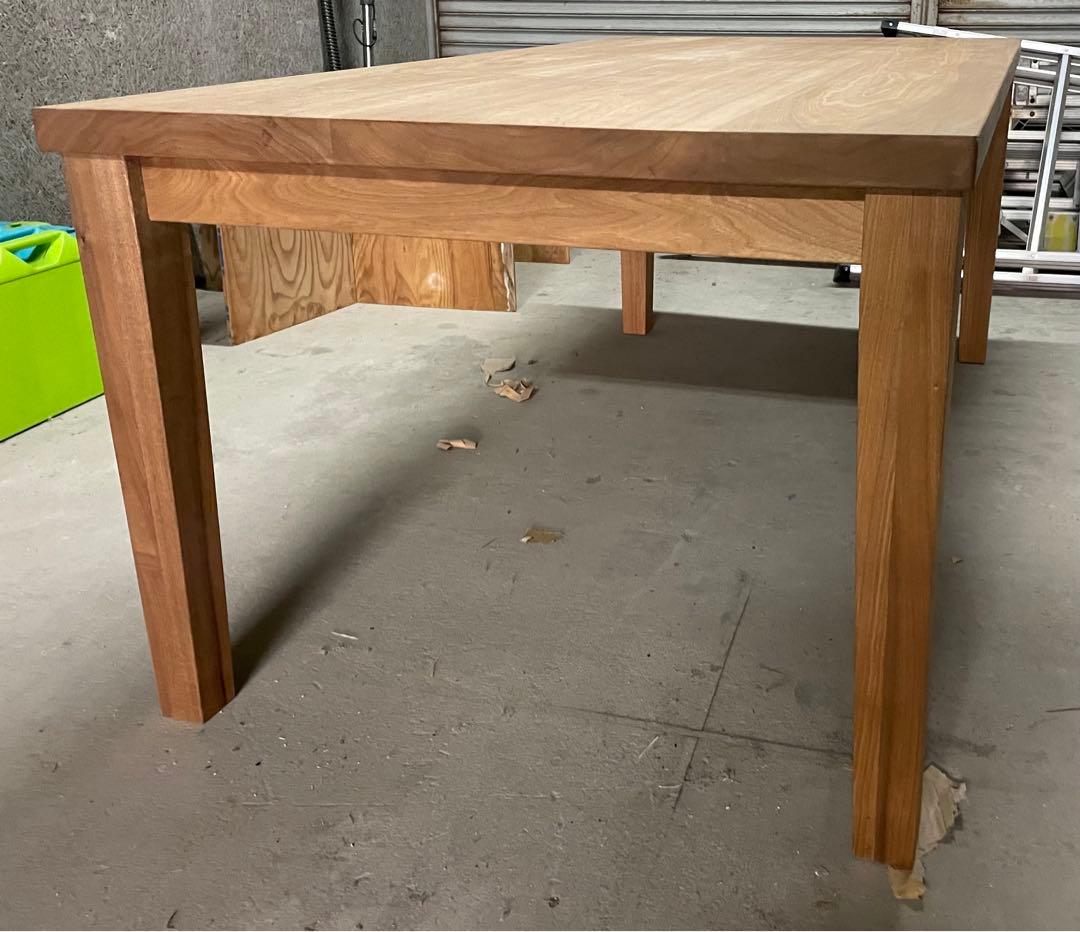 クルミ無垢板ダイニングテーブル　オイル仕上げ