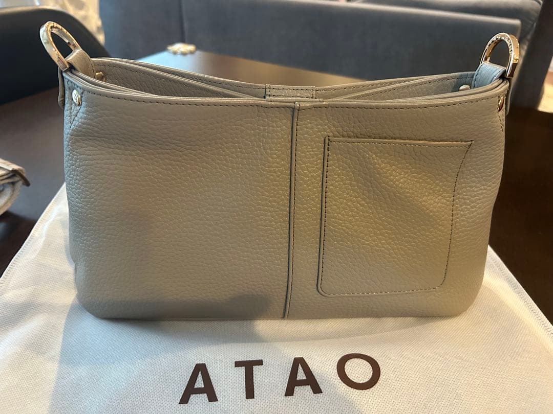 かずのこ✨ほぼ新品！超美品✨ATAO グレー レザー ショルダーバッグ