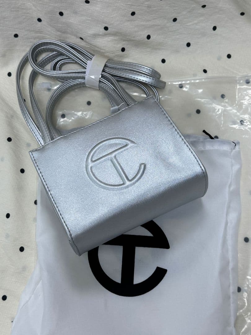 TELFARシルバー 合成皮革 ショルダーバッグ ロゴ入り