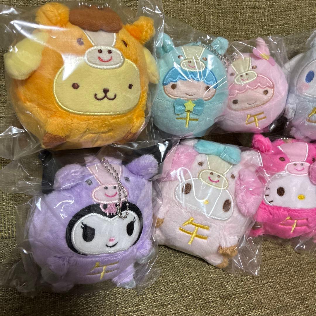 匿名送料込　新品●サンリオ　福袋　干支　マスコット　ぬいぐるみ　全７種　だるま