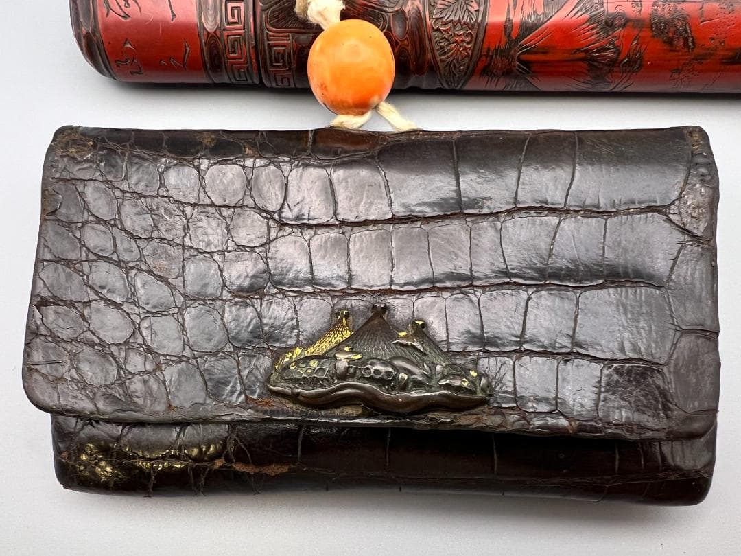 江戸明治時代　極上山水詩堆朱絵　秀心翁在銘　タバコ入　大玉珊瑚根〆　銀製キセル