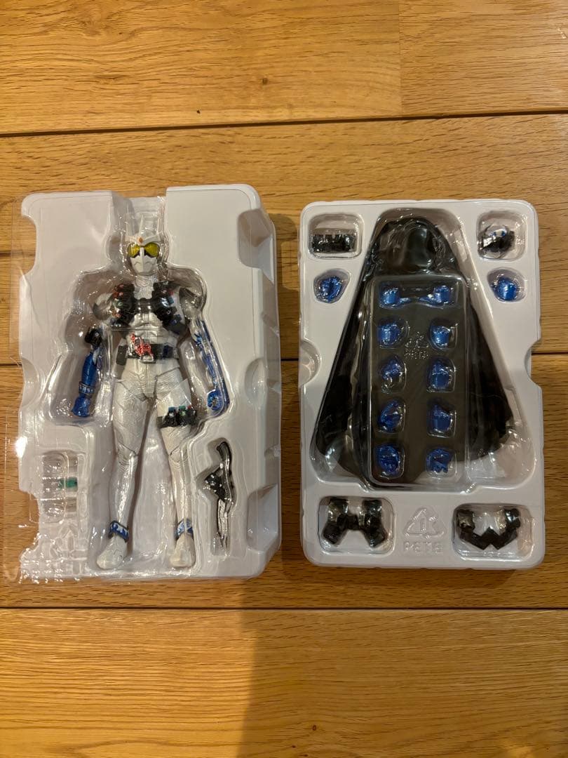 【美品】S.H.Figuarts 真骨彫製法 仮面ライダーエターナル