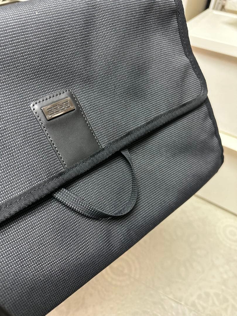 BREE 黒 折りたたみトラベルポーチ