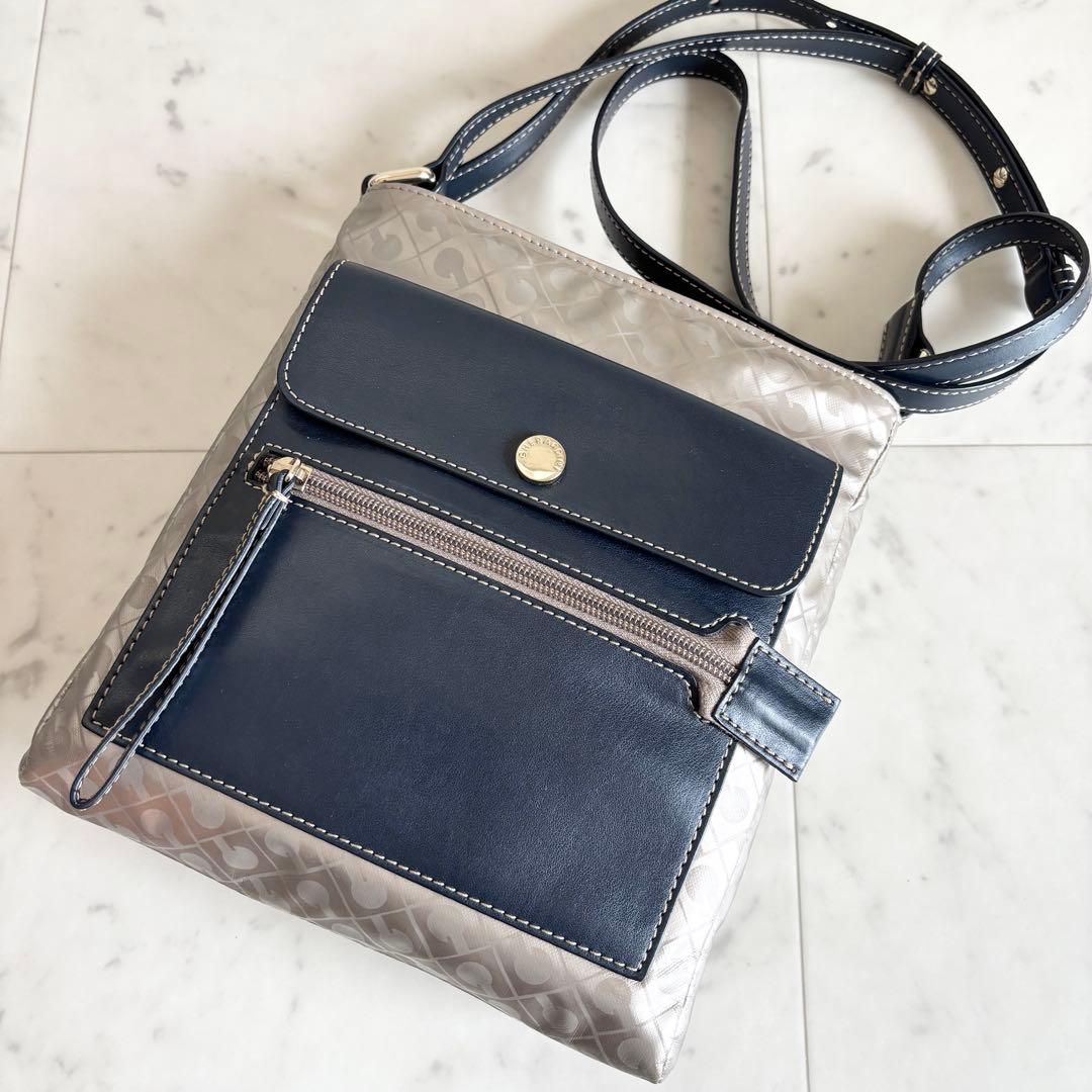 美品✨ ゲラルディーニ ショルダーバッグ ソフティ レザー ポケット ポーチ