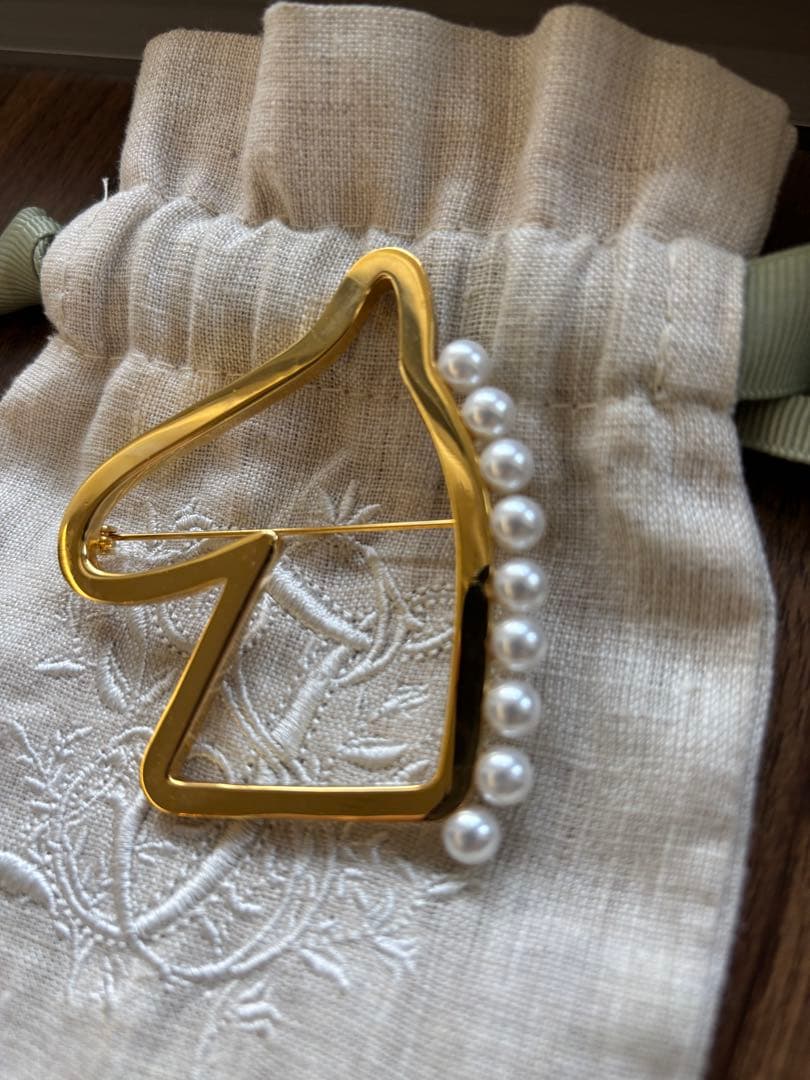 セブンテンSEVENTENホースブローチ　お馬さん