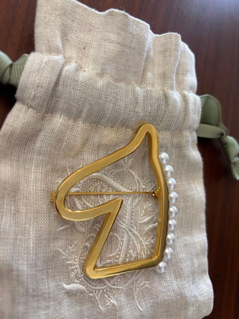 セブンテンSEVENTENホースブローチ　お馬さん