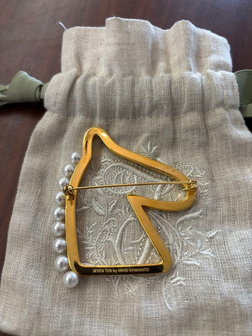 セブンテンSEVENTENホースブローチ　お馬さん