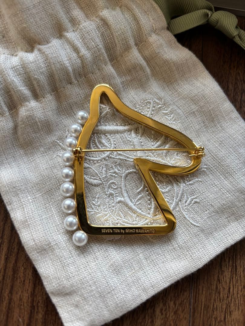 セブンテンSEVENTENホースブローチ　お馬さん